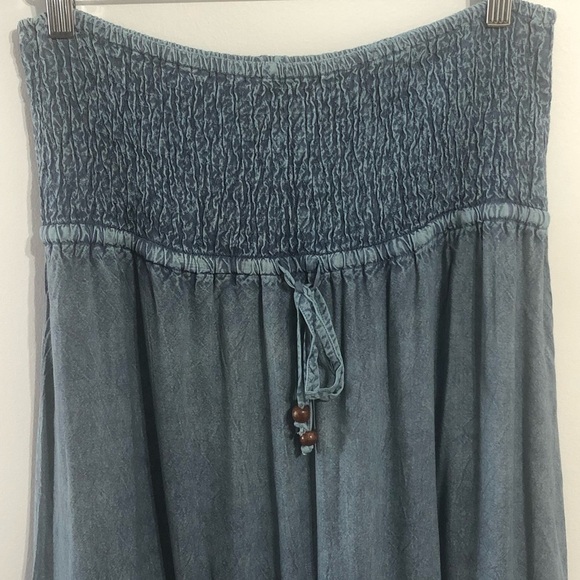 QED LONDON Strapless Smocked Chambray Maxi Dress - Picture 3 of 9